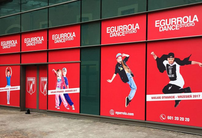 Oklejanie witryn sklepowych