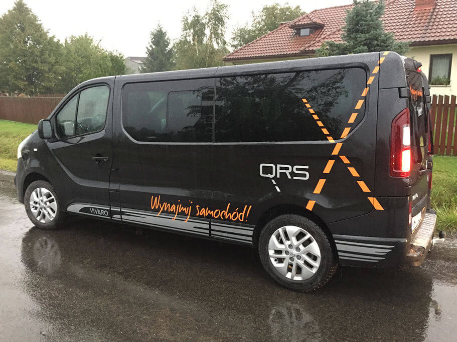 Oklejenie busa foliami ploterowymi. QRS